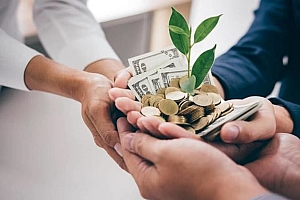 对于普通人来说,钱是挣出来的还是节省出来的?